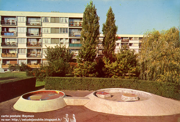 L'Ha-les-Roses - Groupes Terre et Famille, Sculptures Jeux d'enfants  Cration: Pierre Szekely  Construction: 1958.